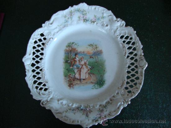 Antig&uuml;edades: PLATO DE PORCELANA ISABELINO - Foto 1