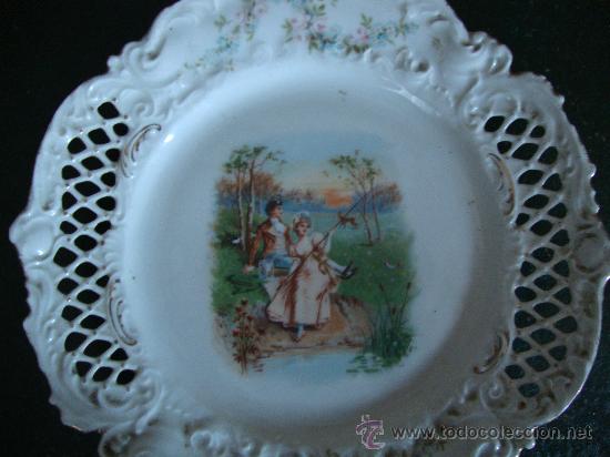 Antig&uuml;edades: PLATO DE PORCELANA ISABELINO - Foto 2