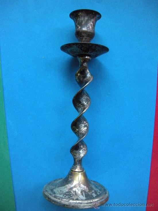 Antig&uuml;edades: CANDELERO EN METAL PLATEADO - Foto 1