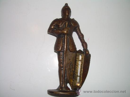 Antig&uuml;edades: ANTIGUO GUERRERO DE BRONCE CON TERMOMETRO. - Foto 1