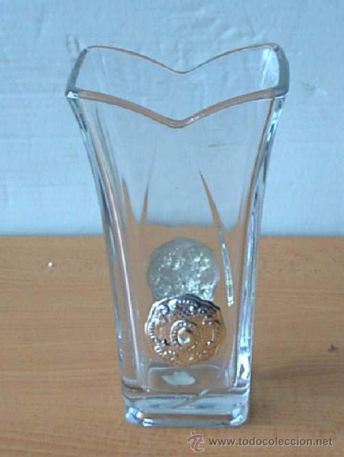Antig&uuml;edades: FLORERO DE CRISTAL .. los rosetones de plata - Foto 1