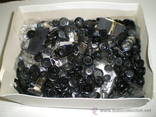 Antig&uuml;edades: LOTE DE 2000 O 3000 BOTONES NEGROS - Foto 1