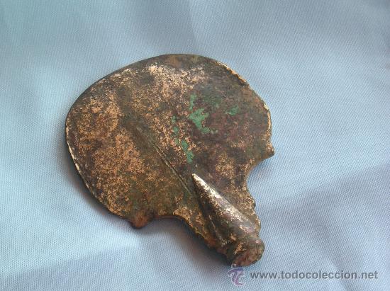 Antiguidades: **CURIOSO OBJETO ANTIGUO DE BRONCE (7,5 x 9,5 cm)130gr.**