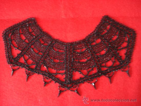 Antig&uuml;edades: CUELLO DE AVALORIOS DE CRISTAL S. XIX - Foto 1