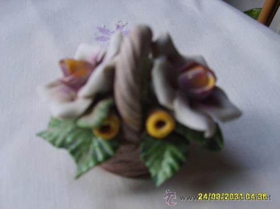 Antig&uuml;edades: Peque&ntilde;o cesto con flores - Foto 1