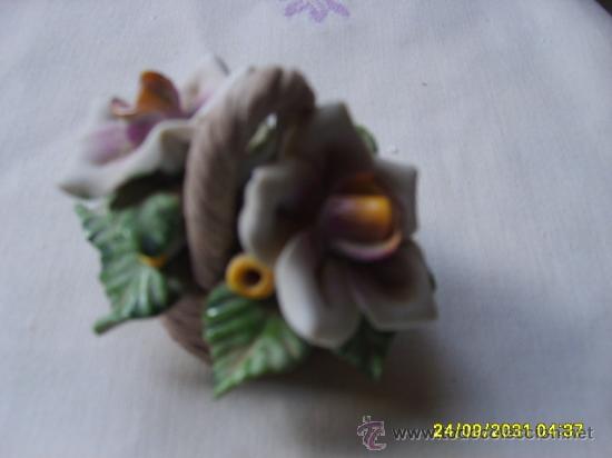 Antig&uuml;edades: Peque&ntilde;o cesto con flores - Foto 2