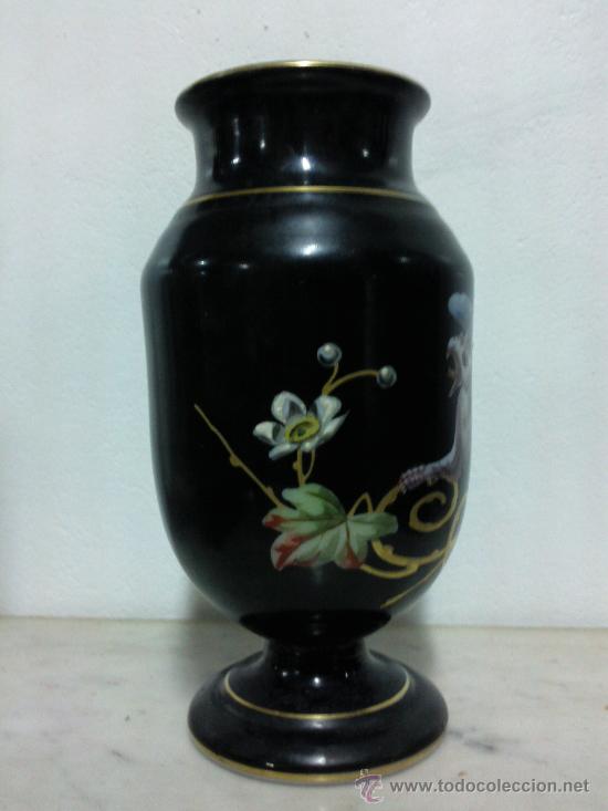 Antig&uuml;edades: Antiguo florero en opalina pintado a mano. - Foto 3