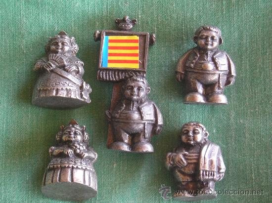 Antiquit&auml;ten: **LOTE DE,---5 MU&Ntilde;EQUITOS DE METAL VESTIDOS DE VALENCIANOS---COLOR PLATA ENVEJECIDA (2 cm )