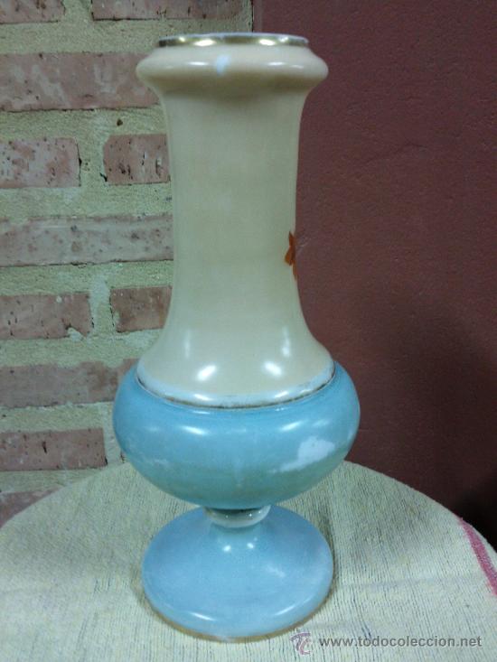 Antig&uuml;edades: Antiguo florero en opalina pintado a mano. - Foto 3