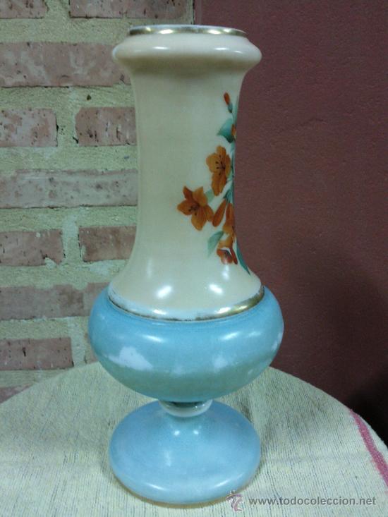 Antig&uuml;edades: Antiguo florero en opalina pintado a mano. - Foto 4