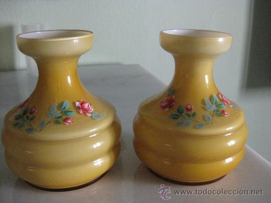 Antig&uuml;edades: DOS JARRONCITOS DE CRISTAL TINTADO Y DECORADO A&Ntilde;OS 20 - PRECIOSOS