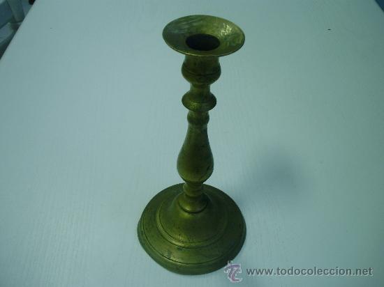 Antig&uuml;edades: ANTIGUO CANDELABRO DE BRONCE - Foto 1