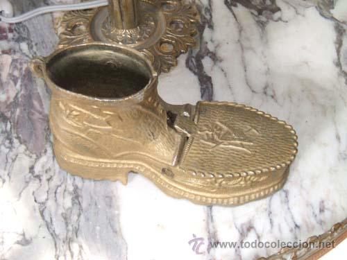 Antig&uuml;edades: Bota de calamina dorada. - Foto 1