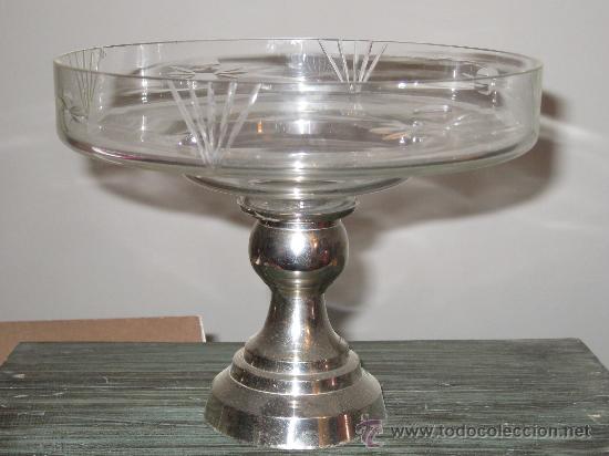 Antiques: FRUTERO DE CRISTAL TALLADO Y BASE EN METAL NIQUELADO DE ELEGANTE DISE&Ntilde;O - LIQUIDACION