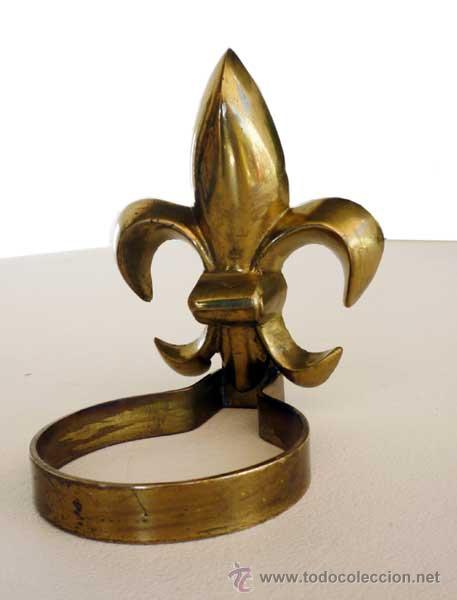 Antig&uuml;edades: SOPORTE DE PARED PARA VASO, FLOR DE LIS - Foto 1