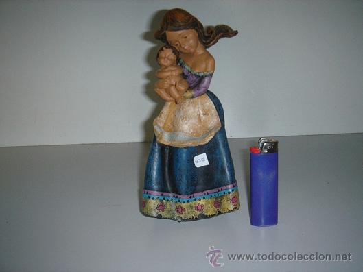 Antig&uuml;edades: figura de la madre con su hijo - Foto 1