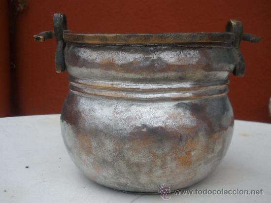 Antig&uuml;edades: ANTIGUA OLLA DE COBRE CON ASA. - Foto 1