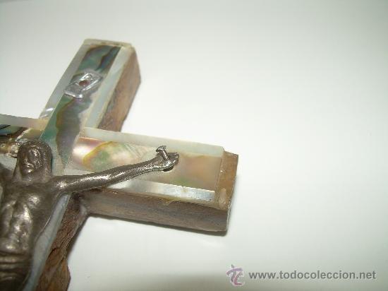 Antig&uuml;edades: ANTIGUA CRUZ DE MADERA Y NACAR - Foto 3