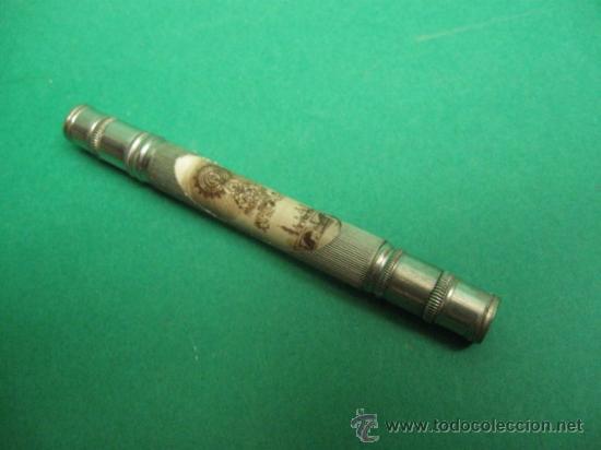 Antiques: ANTIGUO TUBO METALICO CON IMAGEN DE NTR&ordf; SR&ordf; DEL PILAR. 9 CM. PP.SG.XX. DESCONOZCO UTILIDAD.