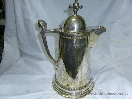 Antig&uuml;edades: CAFETERA TAMA&Ntilde;O VOLUMINOSO