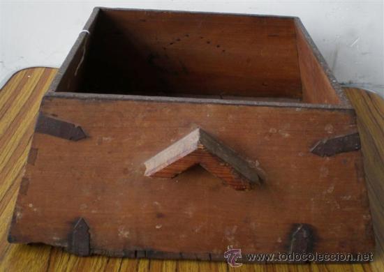 Antig&uuml;edades: FANEGA de madera y bordes de hierro - Foto 2