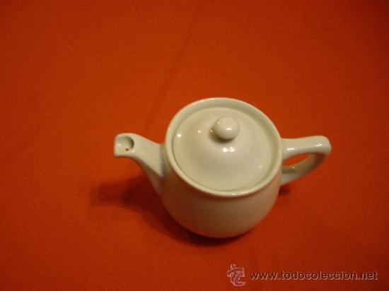 Antig&uuml;edades: CAFETERA DE PORCELANA BLANCA - Foto 2