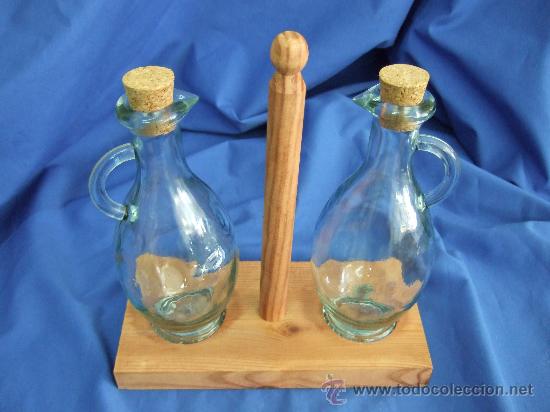 Antig&uuml;edades: VINAGRERAS VIDRIO CON SOPORTE DE MADERA - ALTURA 20 cm