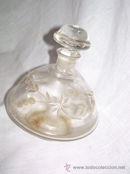 Antig&uuml;edades: PRECIOSA BOTELLA CON TAP&Oacute;N PARA PERFUME DE CRISTAL TALLADO