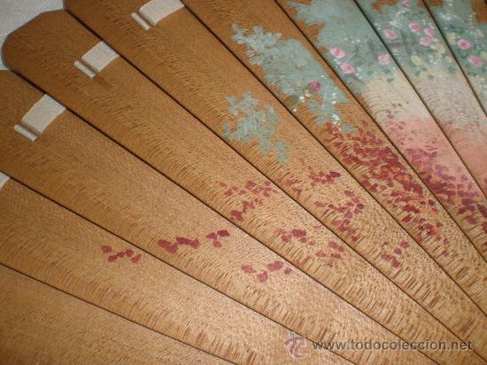 Antig&uuml;edades: abanico pintado de madera antiguo - Foto 3