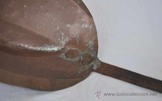 Antig&uuml;edades: Antiguo cazo de extra&ntilde;a forma. - Foto 3