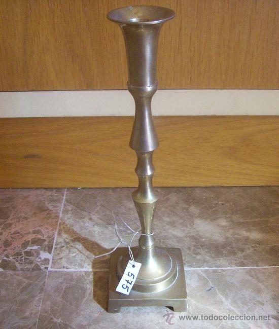 Antig&uuml;edades: ANTIGUO CANDELABRO DE LATON - Foto 1
