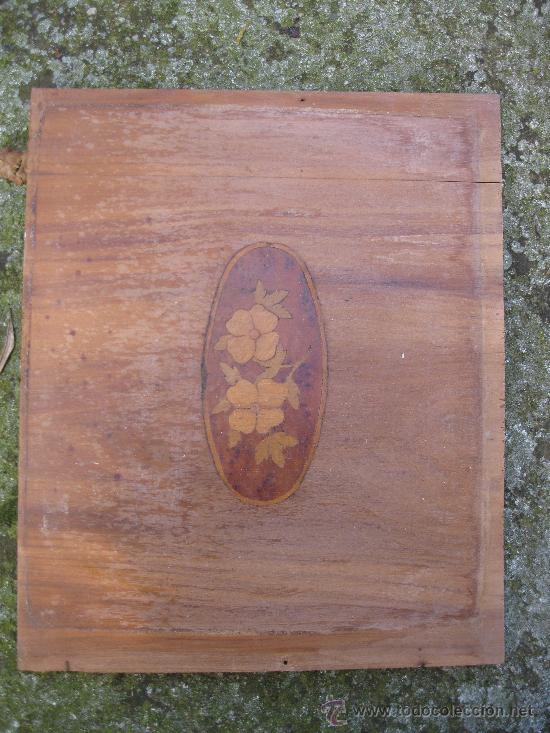 Antig&uuml;edades: Palafon de madera con marqueteria cubista o art-deco