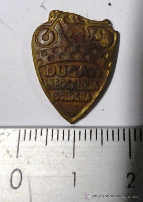 Antig&uuml;edades: Insignia por terminar de Ducati.