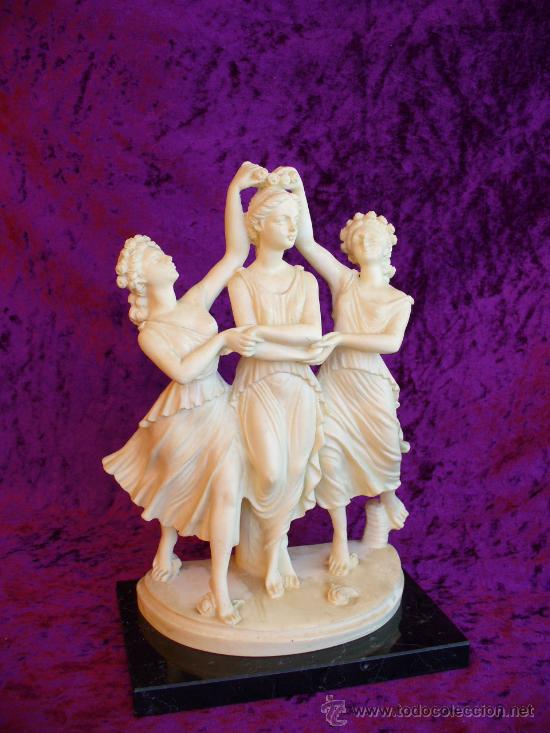 Oggetti Antichi: FIGURA DE 3 CHICAS CON BASE DE MARMOL (CREO QUE ES RESINA ) ITALIANA ( MARCADA) 28X17.
