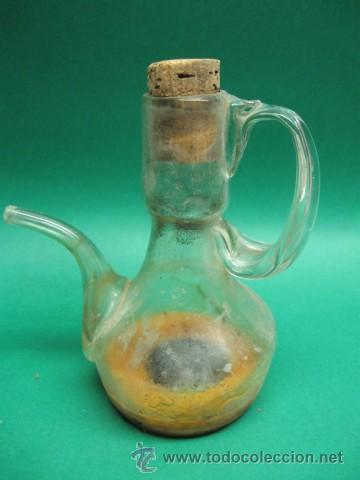 Antiques: PRECIOSA Y ANTIGUA ACEITERA EN CRISTAL SOPLADO, SG.XIX. ASA PINZADA. MIDE 15 X 12 CM.