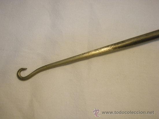 Antig&uuml;edades: ANTIGUO GANCHO PARA CORDONES BOTAS - Foto 2