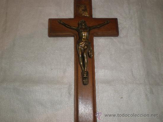 Antig&uuml;edades: crucifijo en bronce y madera - Foto 1