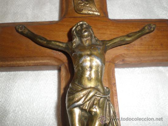 Antig&uuml;edades: crucifijo en bronce y madera - Foto 2
