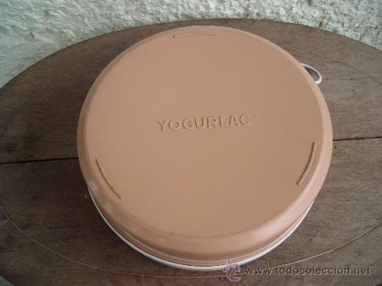 Antiquit&auml;ten: ANTIGUA YOGURTERA CON 4 YOGURES MARCA YOGURLAR