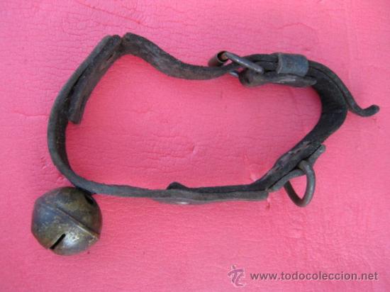 Antig&uuml;edades: ANTIGUO COLLAR CON CASCABEL PARA EL GANADO - Foto 1