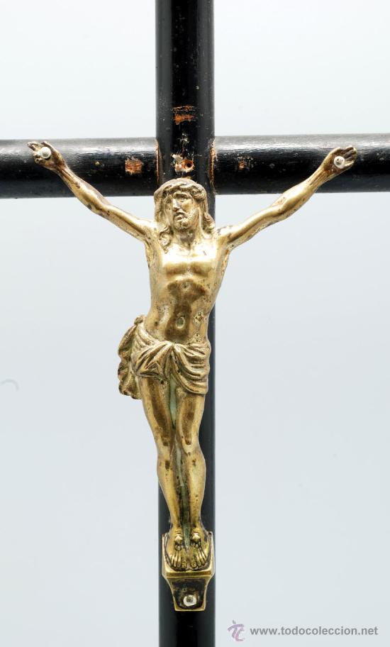 Antig&uuml;edades: Crucifijo en madera y bronce con base S XIX - Foto 2