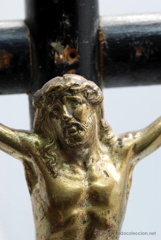 Antig&uuml;edades: Crucifijo en madera y bronce con base S XIX - Foto 3
