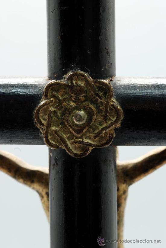 Antig&uuml;edades: Crucifijo en madera y bronce con base S XIX - Foto 6