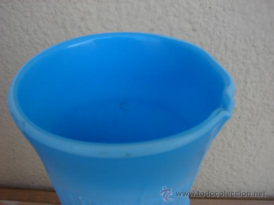 Antig&uuml;edades: FLORERO ANTIGUO DE OPALINA AZUL - Foto 2