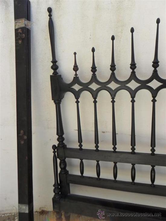 Antig&uuml;edades: cama de madera oscura y de 135cm. - Foto 2