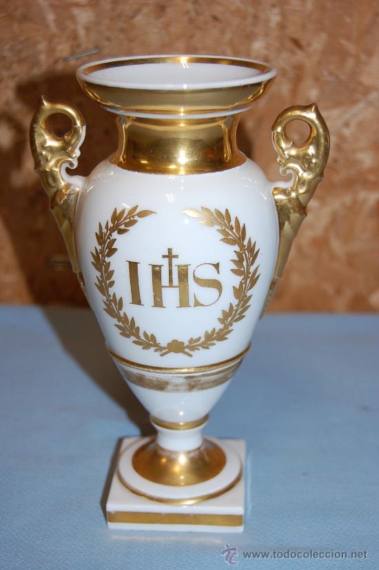 Antig&uuml;edades: JARRON EN PORCELANA CON DECORACI&Oacute;N DORADA TEMA RELIGIOSO