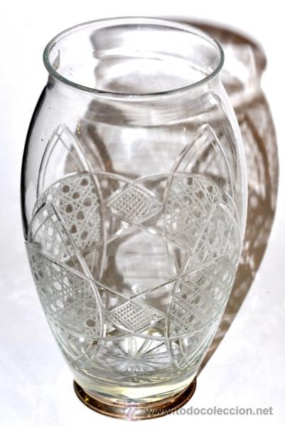 Antiques: Precioso jarr&oacute;n en cristal tallado, con base en plata.