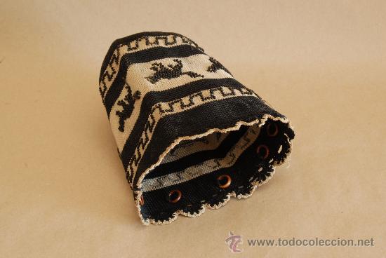 Antig&uuml;edades: Bolso de malla con agremanes. - Foto 2