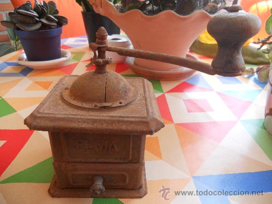 Antiquit&auml;ten: ANTIQUISIMO MOLINILLO DE LA MARCA ELMA , METALICO Y CON LOS POMOS DE MADERA.
