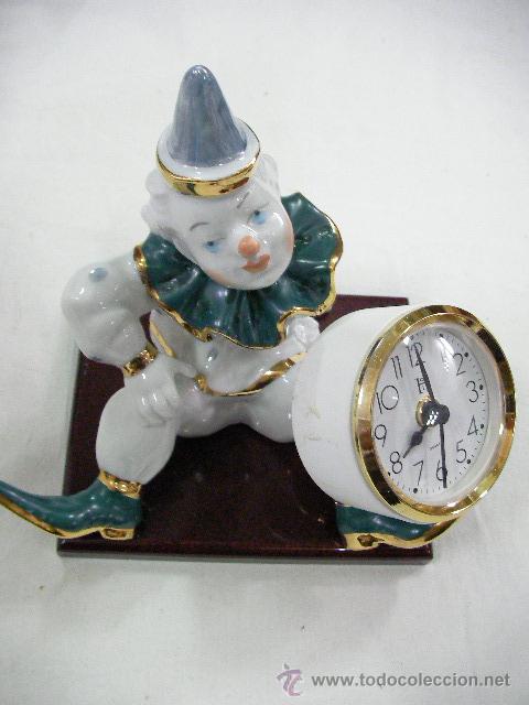 Antiguidades: ANTIGUO PAYASO EN PORCELANA ITALIANA CON RELOJ NUEVO EN SU CAJA